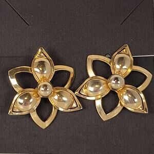 Vintage Sara Coventry Gold Tone Floral Clip-On Earrings Bold Openwork Design